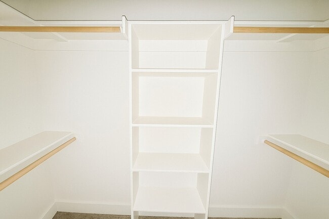 Building Photo - 1931 N Prairie Ave