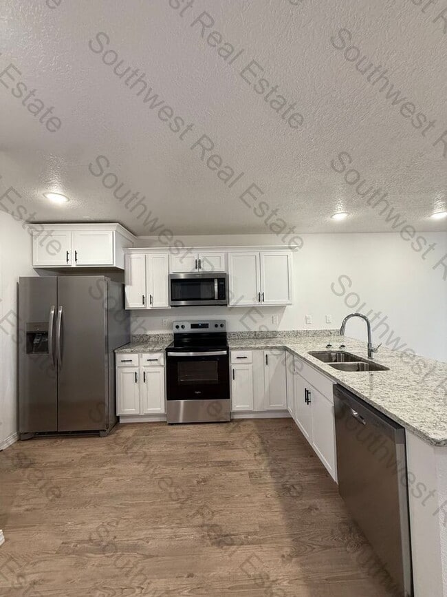 Building Photo - 1320 Mission Dr