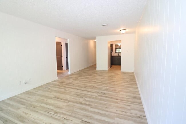 Building Photo - 122 Fairway Ave