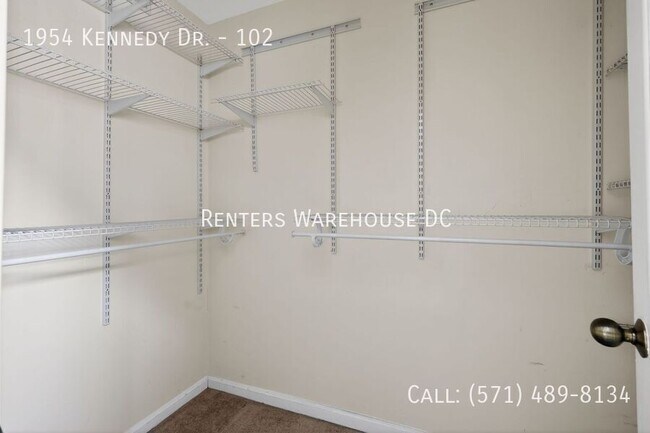 Building Photo - 1954 Kennedy Dr