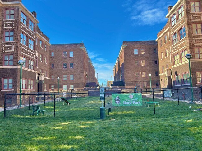 Building Photo - Downtown living at its finest. Limited tim...