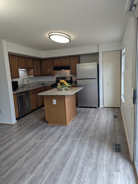 Kitchen - 12921 Freestone Ct