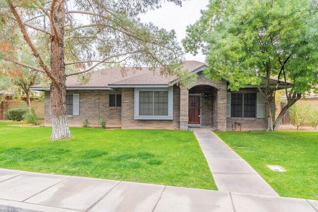 Building Photo - Charming 4-bedroom, 2-bathroom in Gilbert