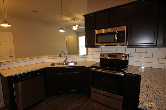 Building Photo - 542 Creekside Frst