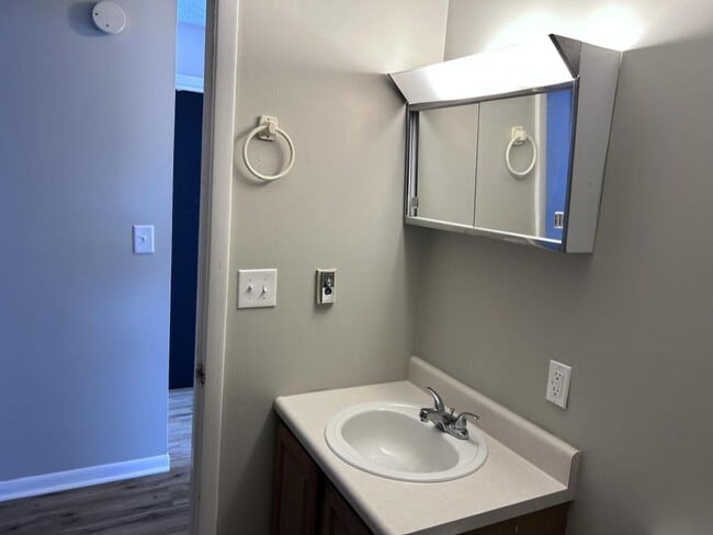 Building Photo - 947 W McKay Rd