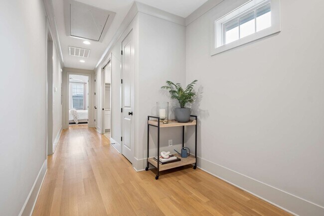 Building Photo - 6368 Alamo Pl