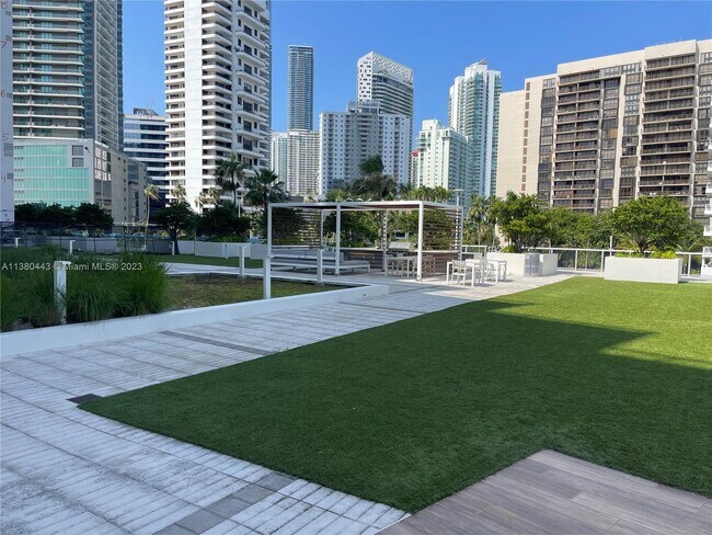 Building Photo - 1541 Brickell Ave