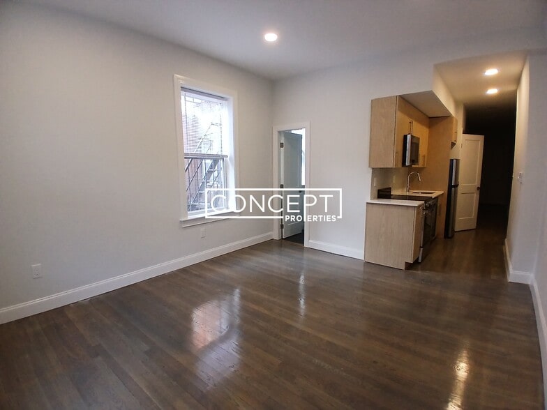 Building Photo - 529 Beacon St