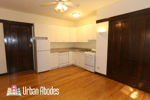 Building Photo - 822 W Waveland Ave