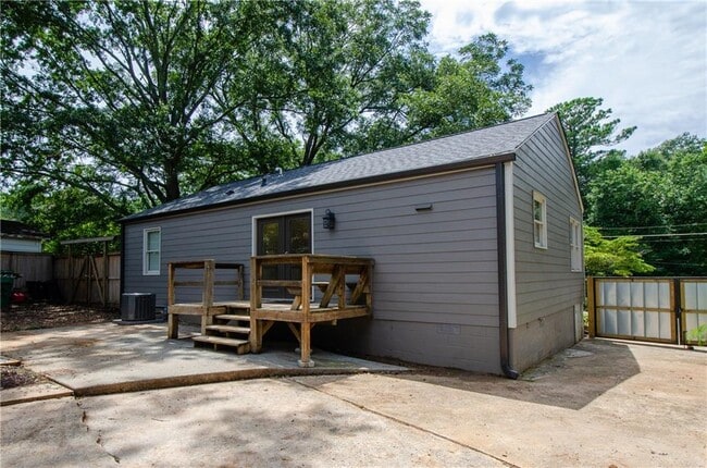 Building Photo - 729 Sunnybrook Dr