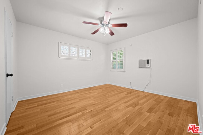 Building Photo - 354 S Camden Dr