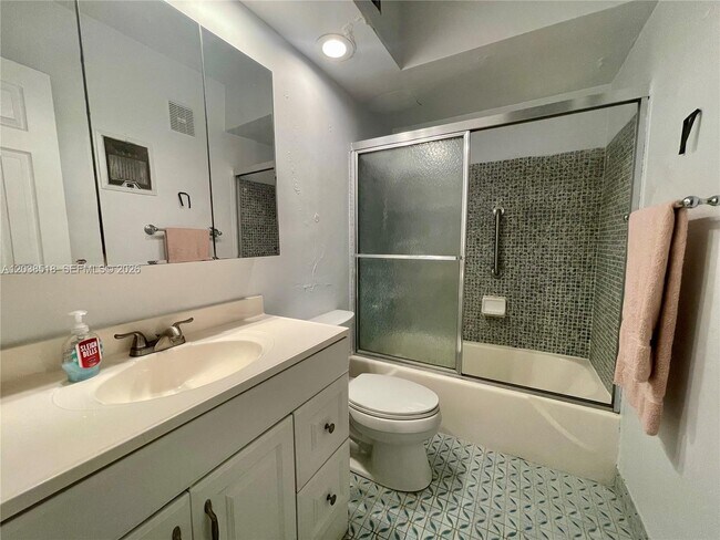 Building Photo - 450 Paradise Isle Blvd