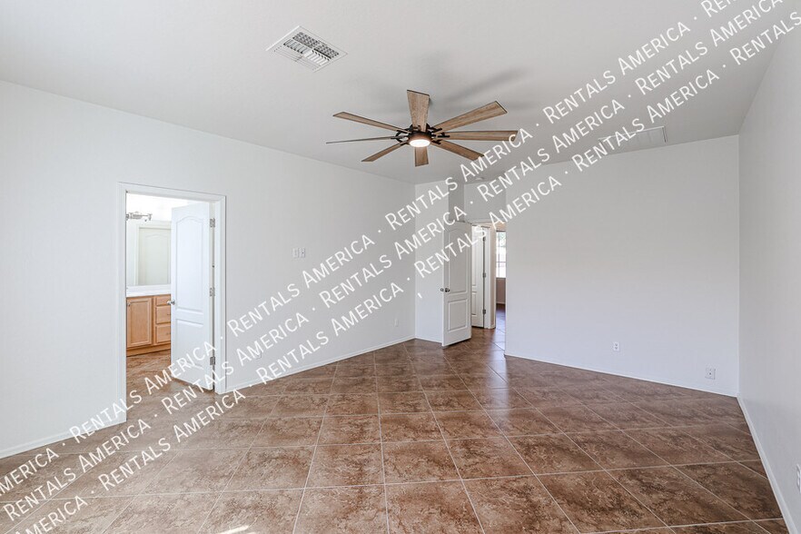 Building Photo - 5907 S 56th Dr