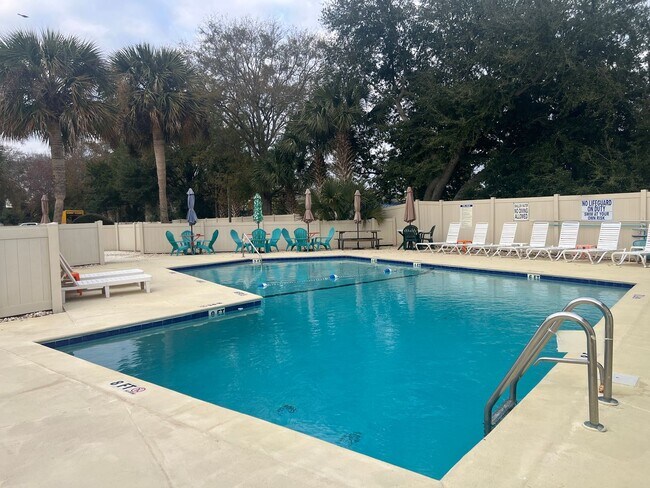 Building Photo - Furnished NMB Three-Bedroom Townhome is less than one mile from the Beach! Available Now!