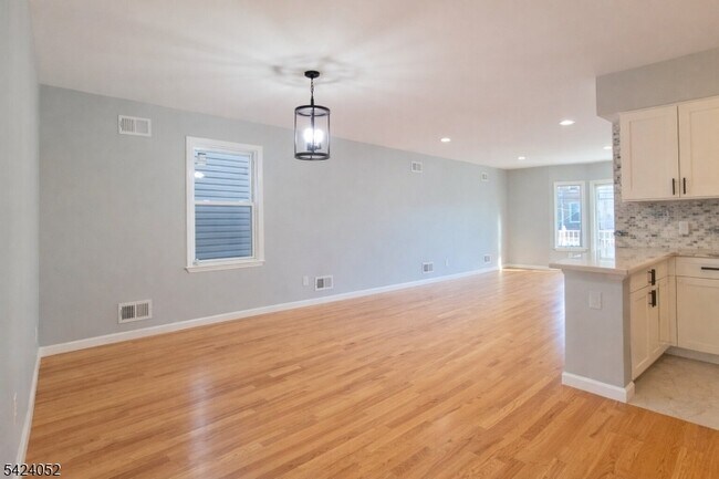 Building Photo - 11 Wallis Ave