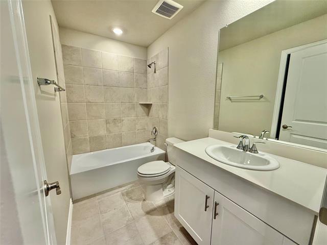 Building Photo - 2104 Rannoch St