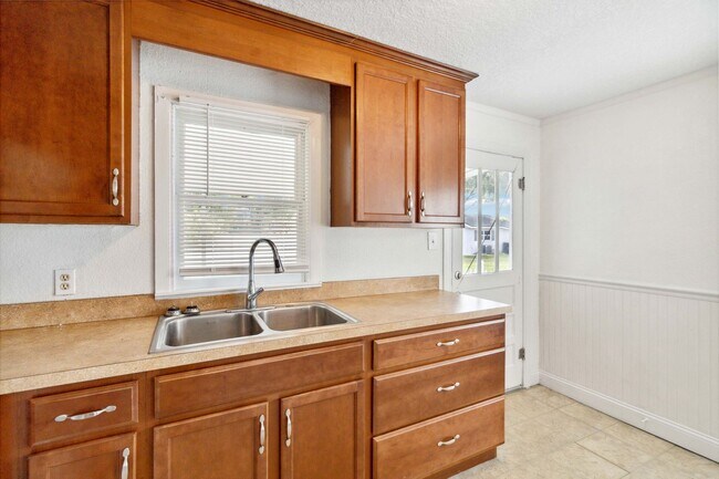 Building Photo - PENDING APPLICATION- Charming 1/1 Home in ...
