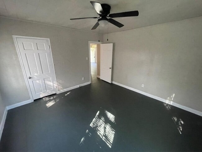 Building Photo - 3116 Alamo Ave