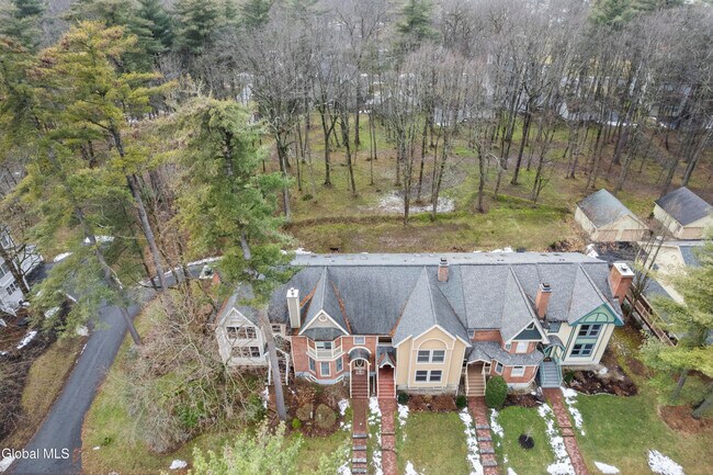 Building Photo - 19 Sarazen St