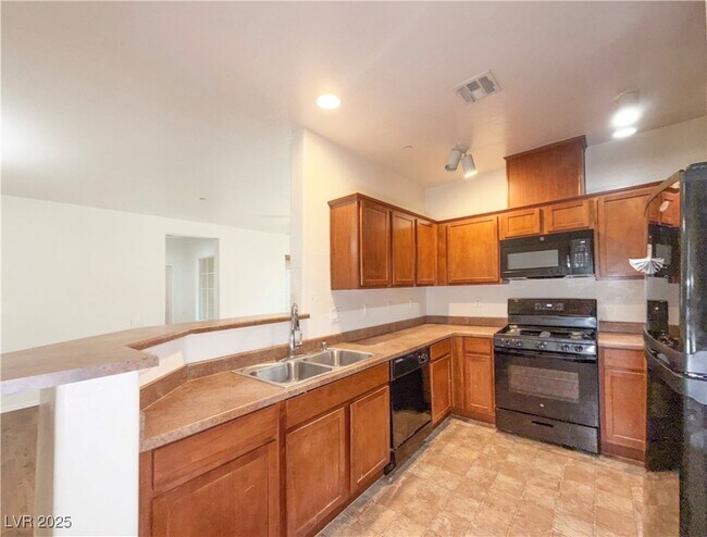 Building Photo - 6868 Sky Pointe Dr
