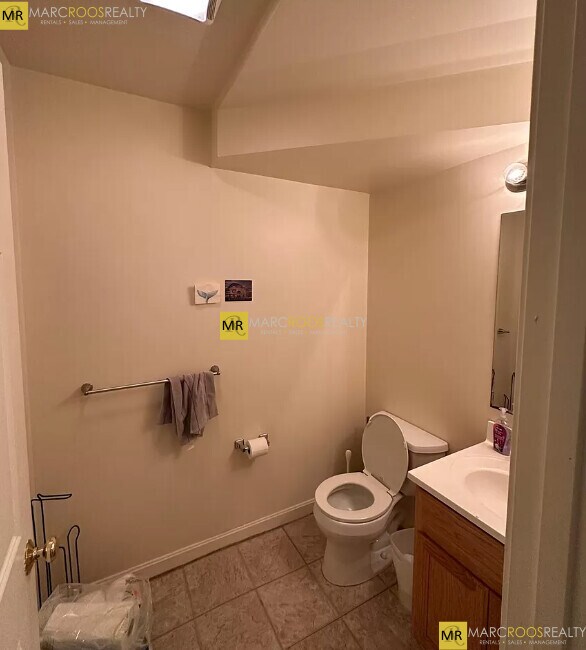 Building Photo - 34 Raymond St