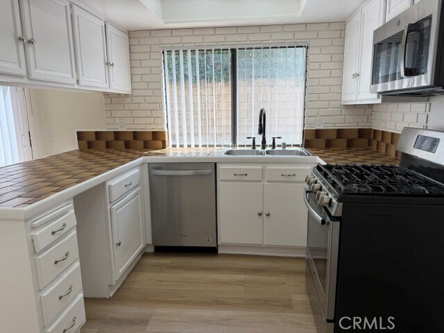 Building Photo - 2324 Raintree Dr