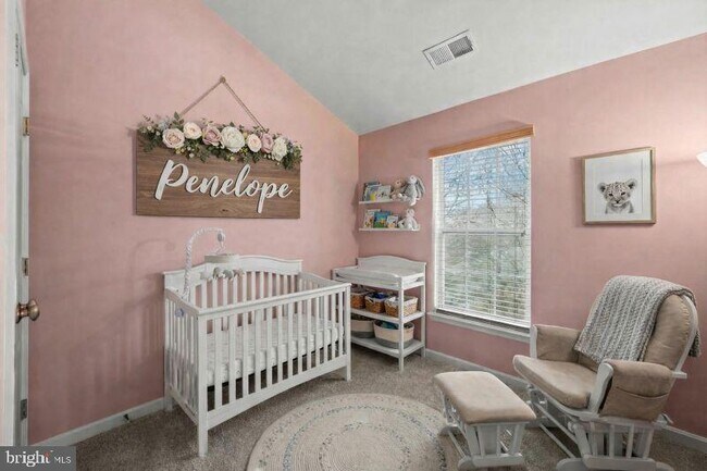 Building Photo - 735 Parev Way