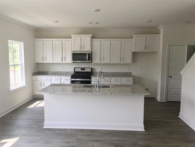 Building Photo - 5206 Pike Lp