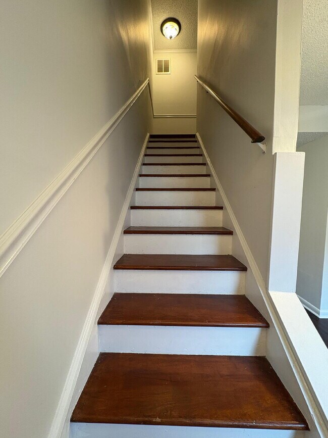 Building Photo - 571 Winding Creek Rd