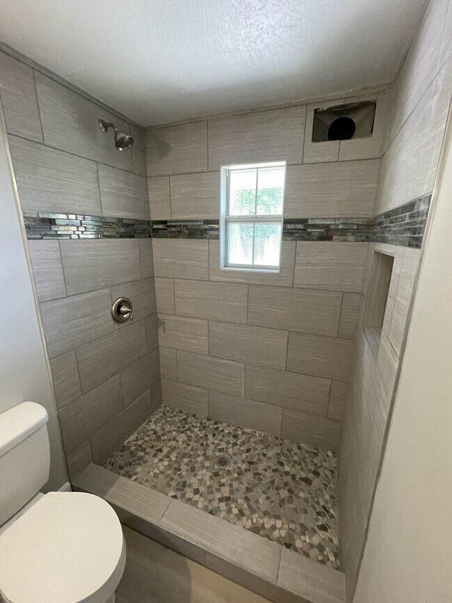 Building Photo - 133 3rd St