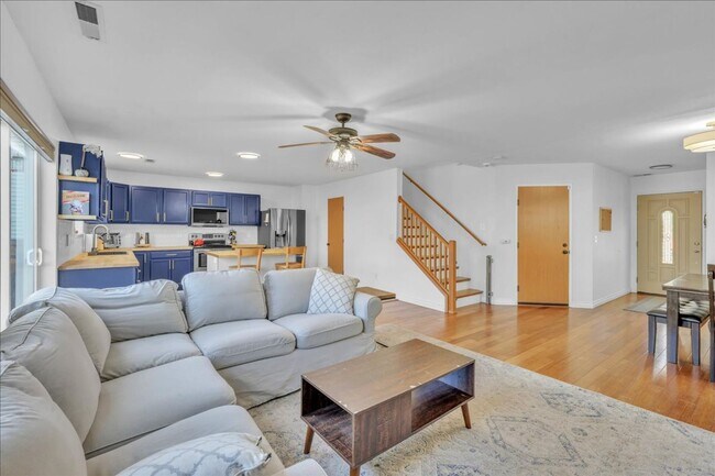 Building Photo - Stylish Yelm Home with A/C, Butcher Block Counters & Fully Fenced Yard!