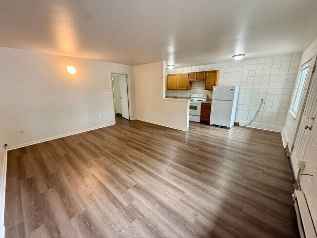 Building Photo - 509 S Bryan Ave