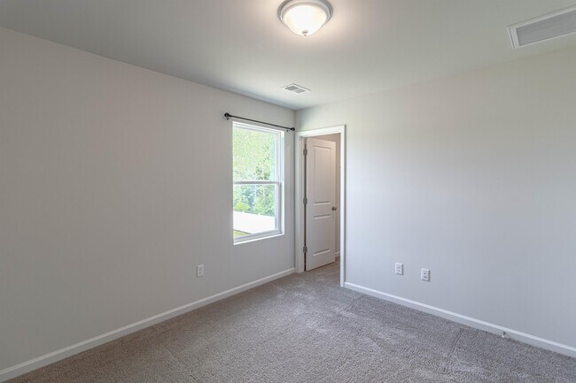 Building Photo - 147 Enclave Wy