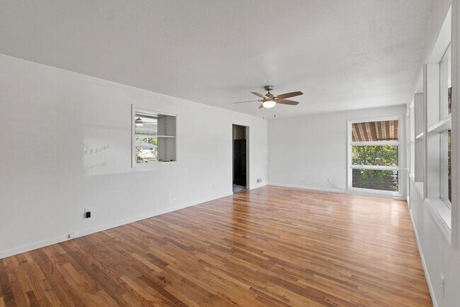 Building Photo - 1730 Whedbee St