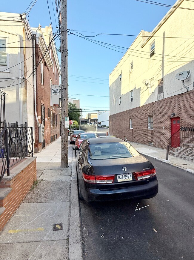 Building Photo - 2408 S Juniper St