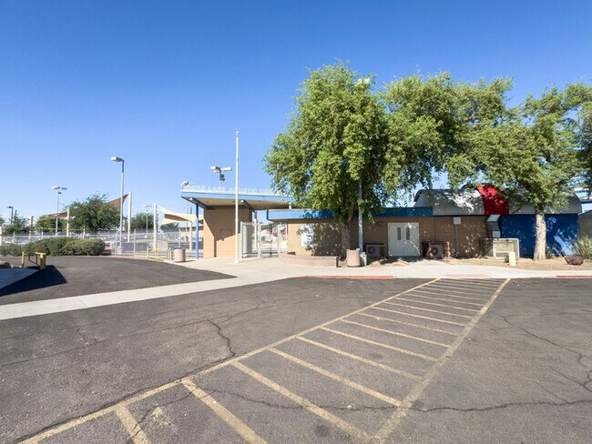 Building Photo - 2Bed/1.5Bath Townhome at Glendale/43rd Ave! Move-In Ready on 05/07/2026!