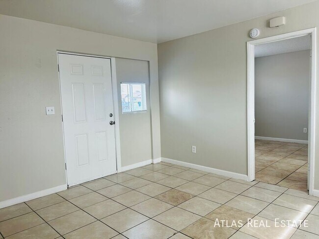 Building Photo - 757 E Millett Ave