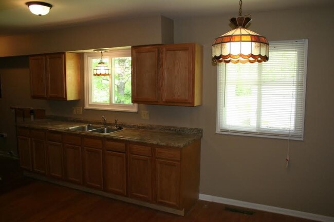Building Photo - 1365 Farley Dr