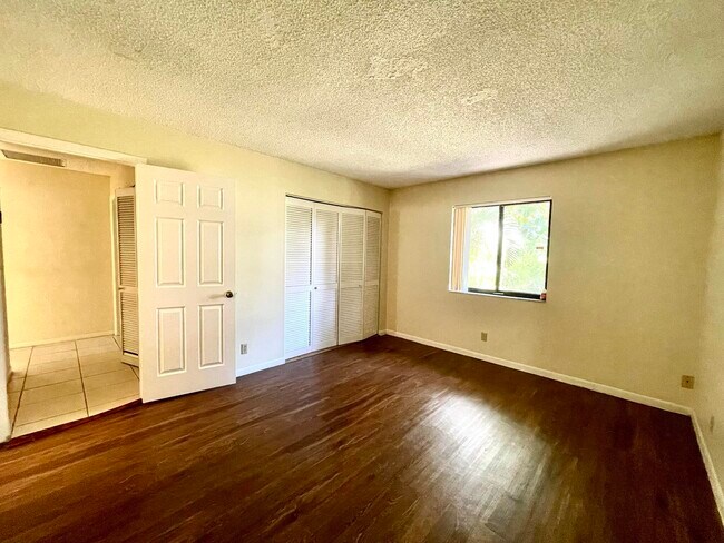 Building Photo - 3096 Collin Dr