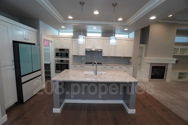 Building Photo - 407 W Pavilion Ln
