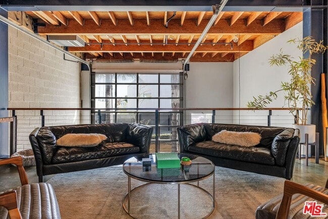 Building Photo - 2114 Narcissus Ct