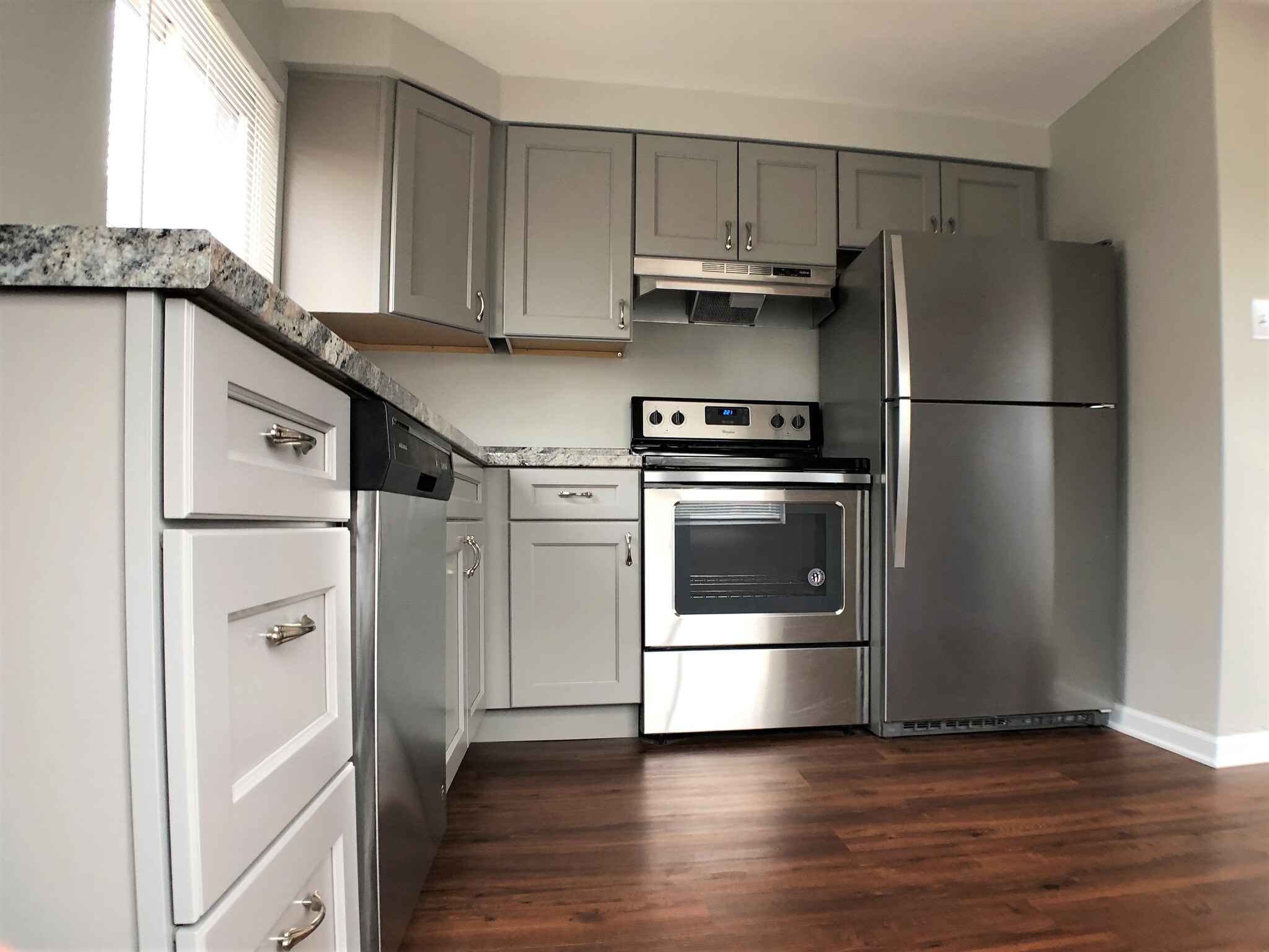 Building Photo - 162 Pointview Rd