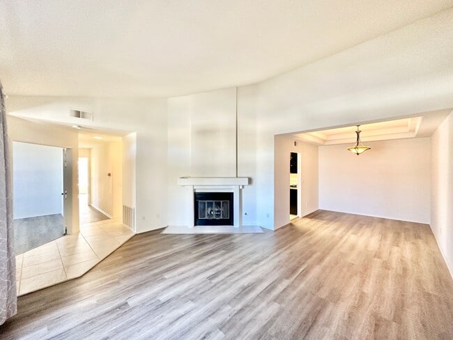 Building Photo - Beautiful Upstairs Condo Unit in the Priva...
