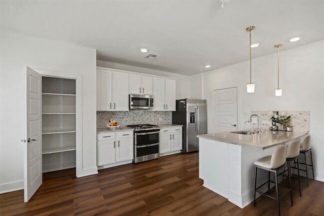 Building Photo - 10603 Whitejacket