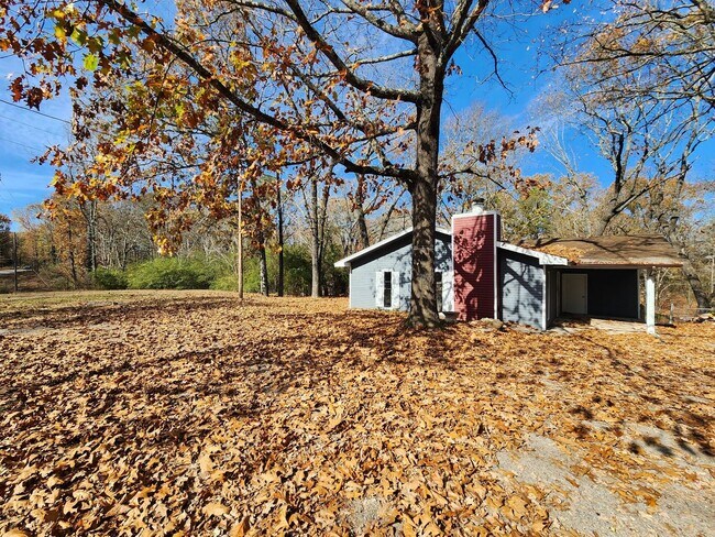 Building Photo - 8206 Dogwood Trail