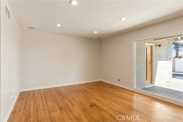 Building Photo - 828 Stevely Ave