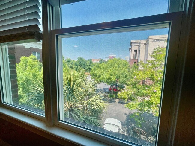 Building Photo - 3 Bedroom 2.5 Bath in the Vista