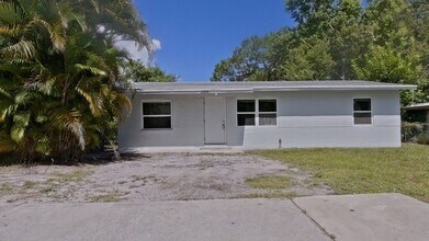 Building Photo - Cute Updated 2/1 with Bonus Room in Fort P...