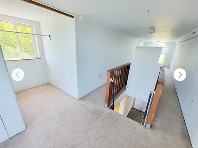 Building Photo - Spacious upper 3-bedroom unit with 2 full ...