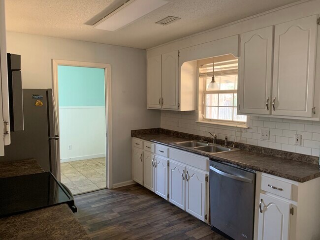 Building Photo - 855 Rossi Cir